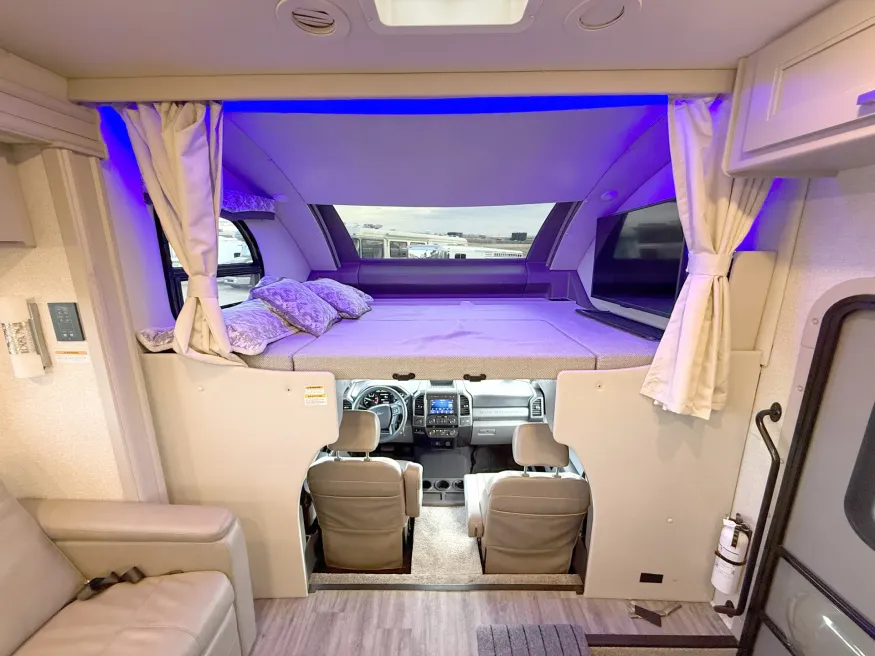 2023 Thor Magnitude SV34 | Photo 5 of 26