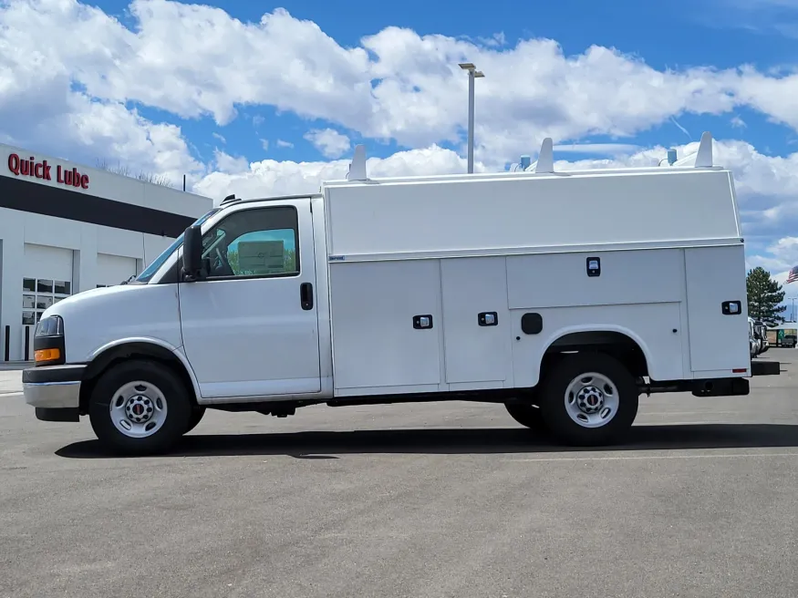 2025 GMC Savana Commercial Cutaway | Photo 3 of 20