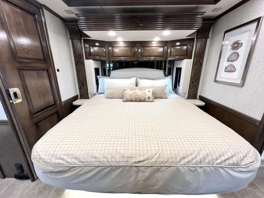 2024 Newmar Supreme Aire 4509 | Photo 18 of 37