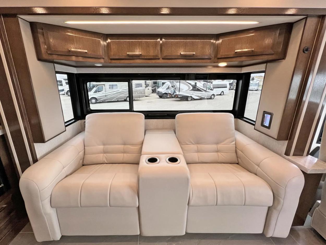 2023 Newmar New Aire 3543 | Photo 11 of 41