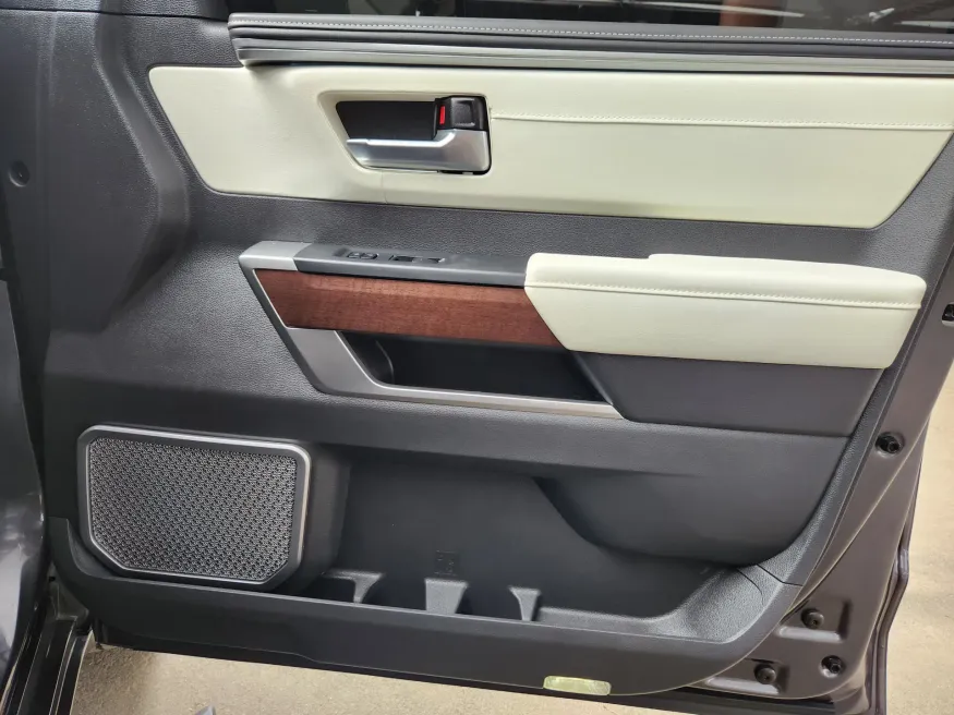 2024 Toyota Tundra 4WD Capstone Hybrid | Photo 16 of 30