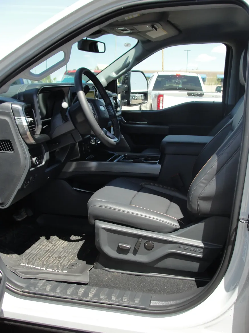 2026 Ford Super Duty F-350 | Photo 23 of 28