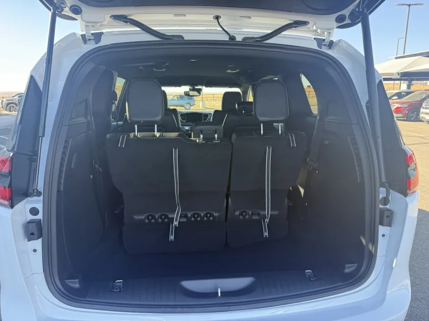 2026 Chrysler Pacifica Select | Photo 6 of 14