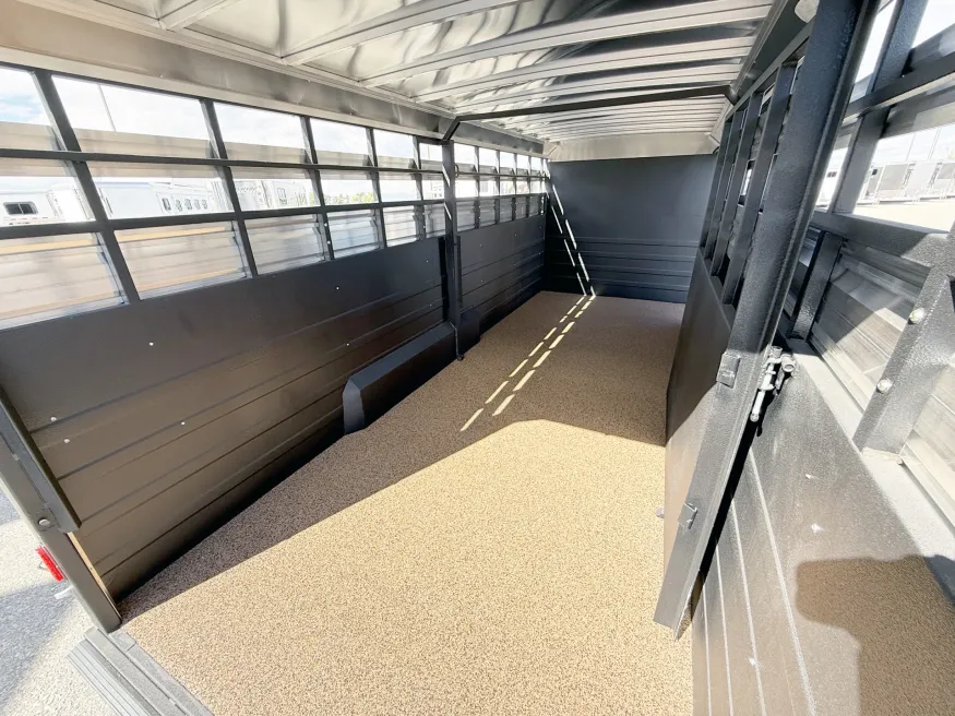 2026 Logan Coach Stock Combo | Photo 14 of 18