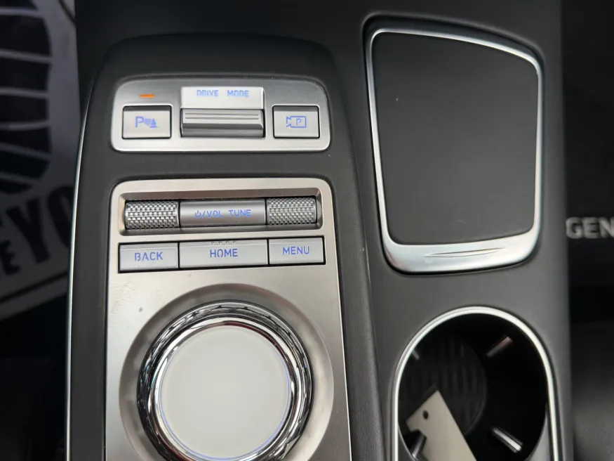 2025 Genesis GV70 2.5T | Photo 16 of 19