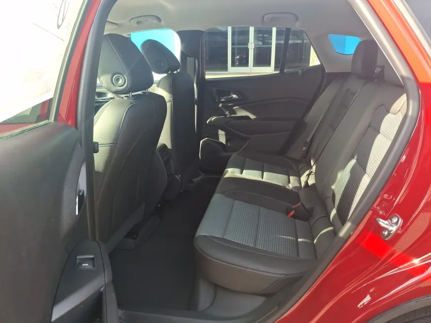 2026 Chevrolet Trax LT | Photo 9 of 18