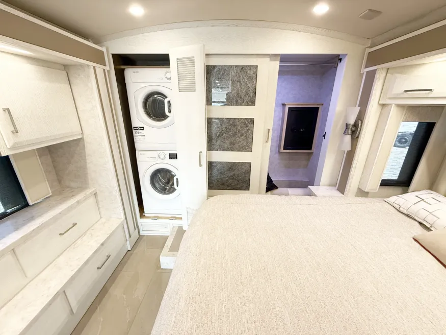 2022 Newmar New Aire 3543 | Photo 18 of 31