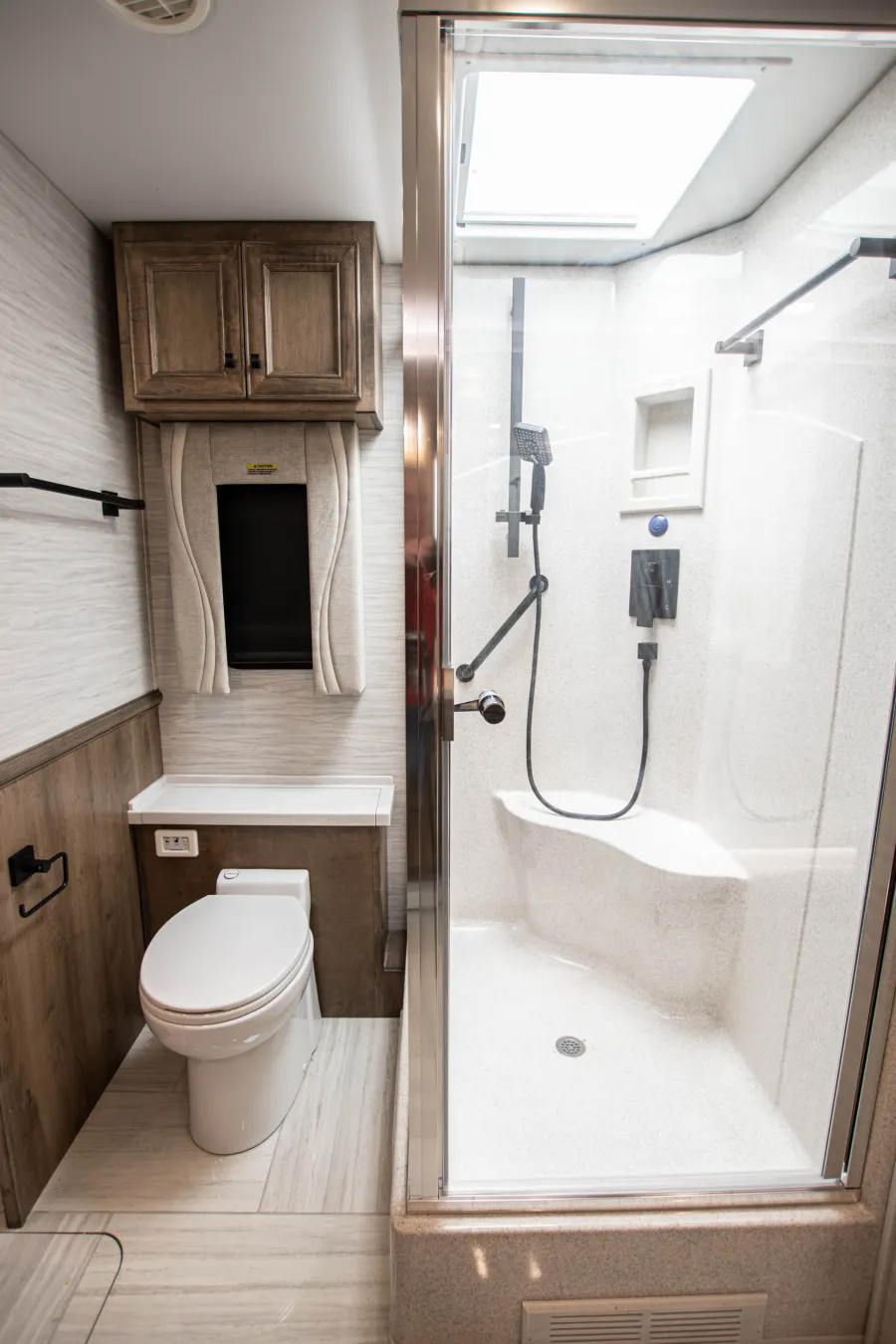 2026 Tiffin Phaeton 44OH | Photo 28 of 31