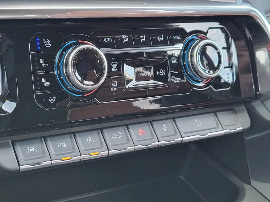 2026 GMC Sierra 1500 Denali Ultimate | Photo 16 of 26