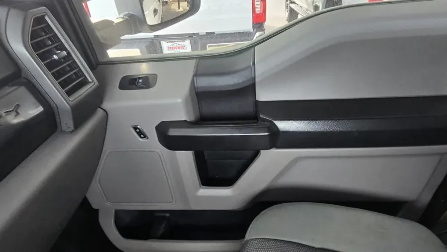 2019 Ford F-350 | Photo 24 of 27