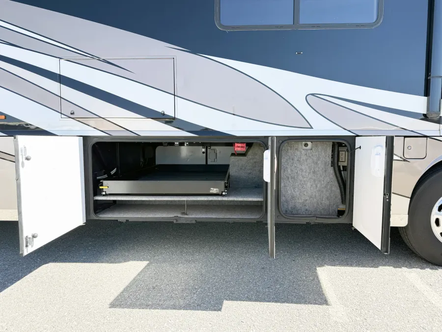 2012 Itasca Ellipse 42QD | Photo 24 of 32