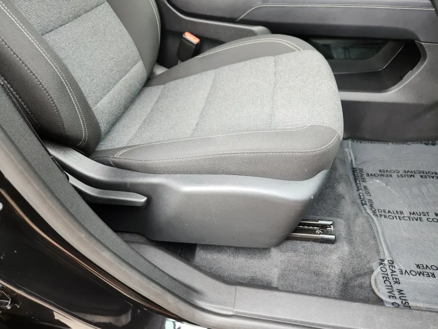 2025 GMC Acadia AWD Elevation | Photo 16 of 29