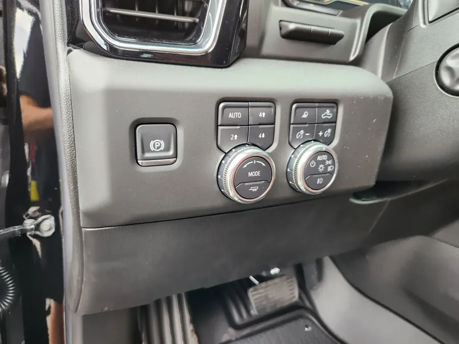 2025 GMC Sierra 1500 Denali Ultimate | Photo 6 of 29