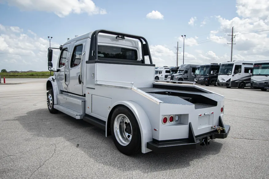 2024 Freightliner M2 106 Bolt | Photo 7 of 18