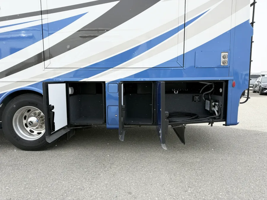 2022 Newmar Canyon Star 3722 | Photo 26 of 28