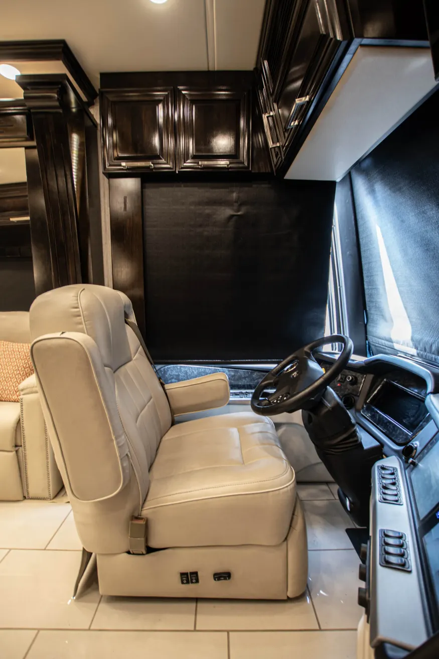 2022 Newmar London Aire 4579 | Photo 6 of 25