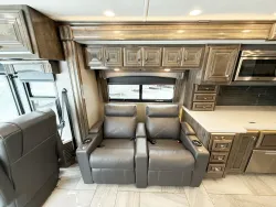 2019 Fleetwood Discovery 40M LXE | Thumbnail Photo 9 of 30