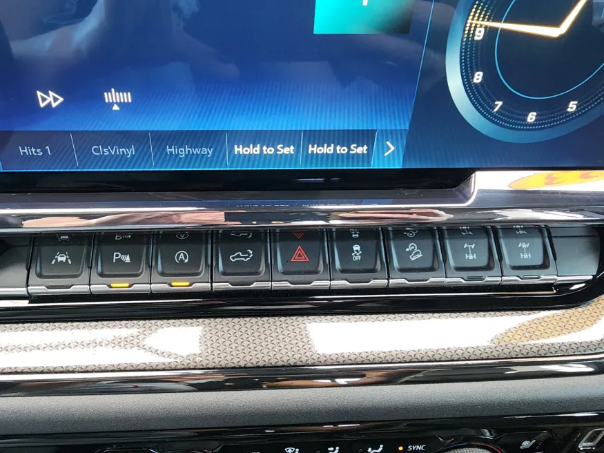 2023 Chevrolet Silverado 1500 ZR2 | Photo 25 of 33