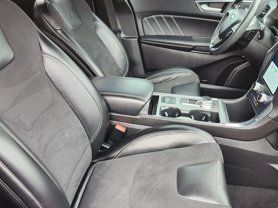2021 Ford Edge ST | Photo 14 of 27