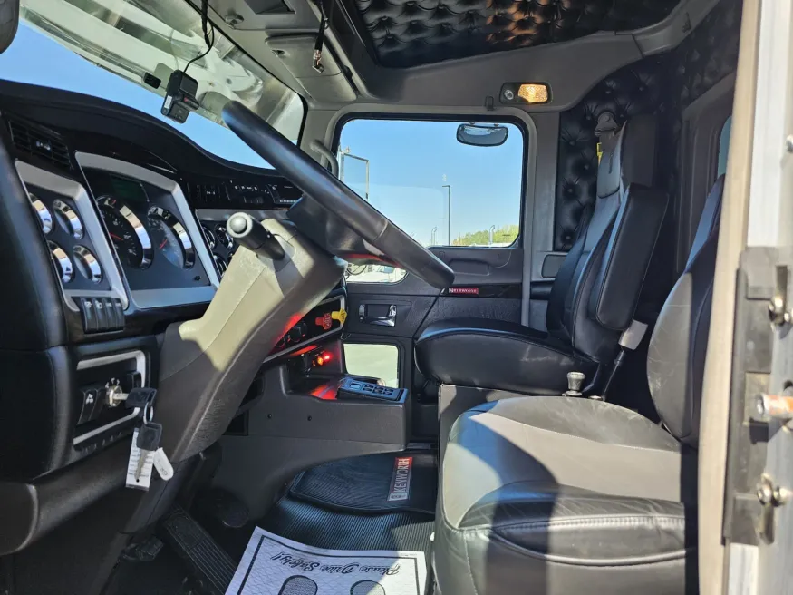 2025 Kenworth W900 | Photo 10 of 21