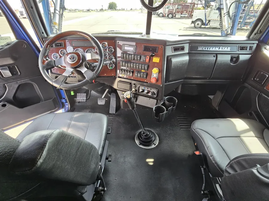 2022 Western Star 4900FA | Photo 25 of 27