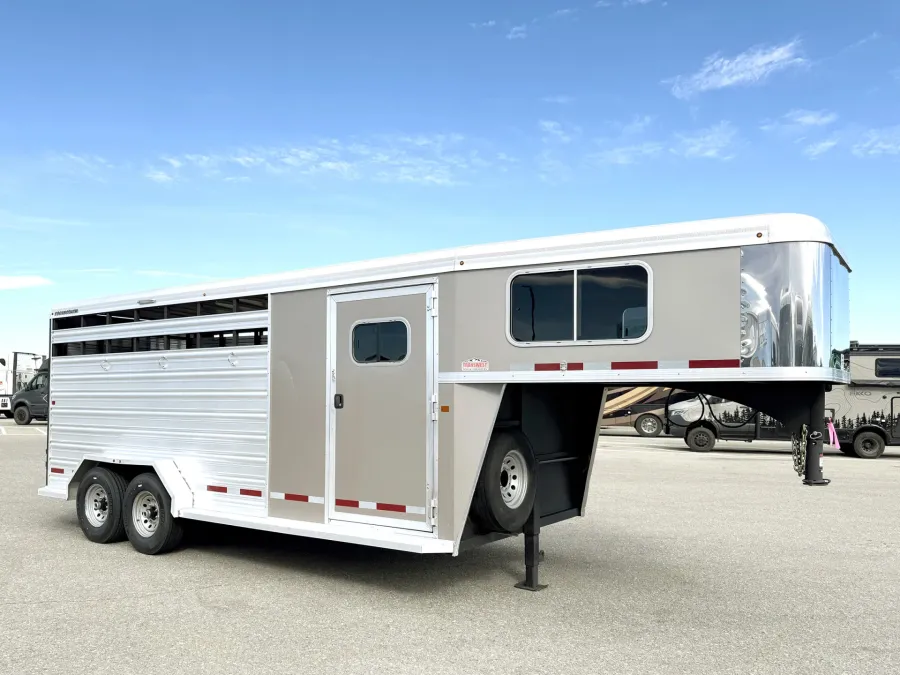 2022 Logan Coach Stock Combo | Photo 1 of 16