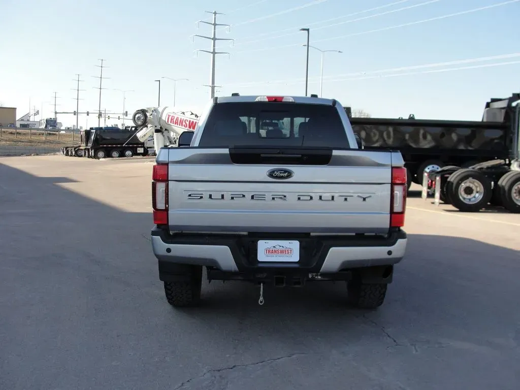 2022 Ford Super Duty F-350 Lariat | Photo 3 of 13