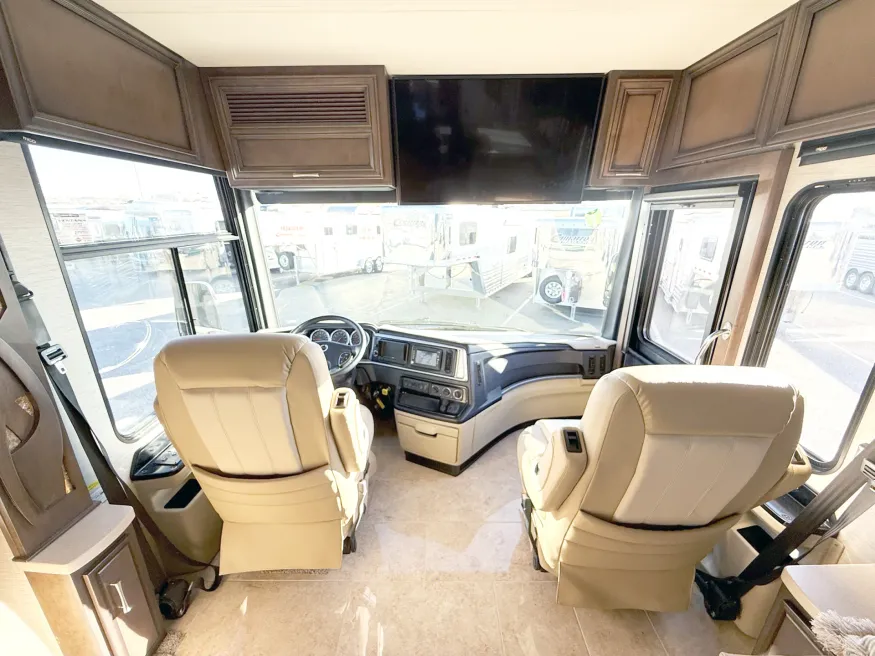 2019 Newmar Ventana 4037 | Photo 6 of 31