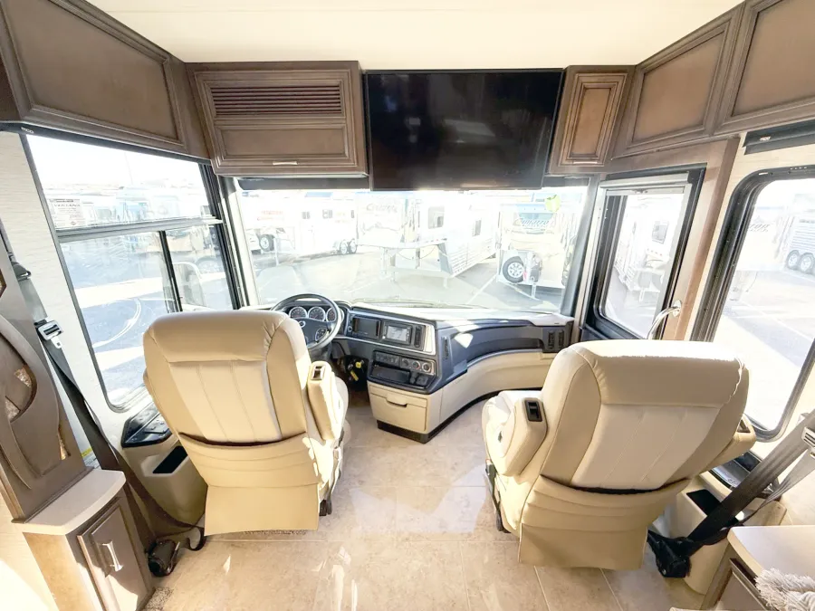2019 Newmar Ventana 4037 | Photo 6 of 31