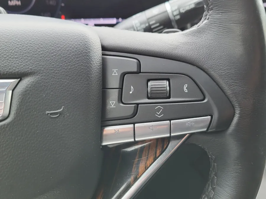 2024 Cadillac Escalade 4WD Premium Luxury | Photo 26 of 33