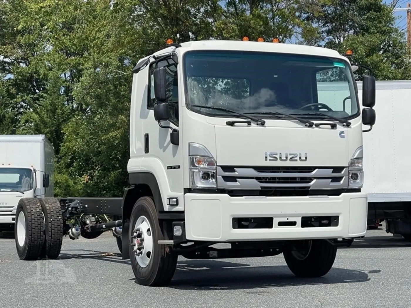 2025 Isuzu FTR | Photo 2 of 12