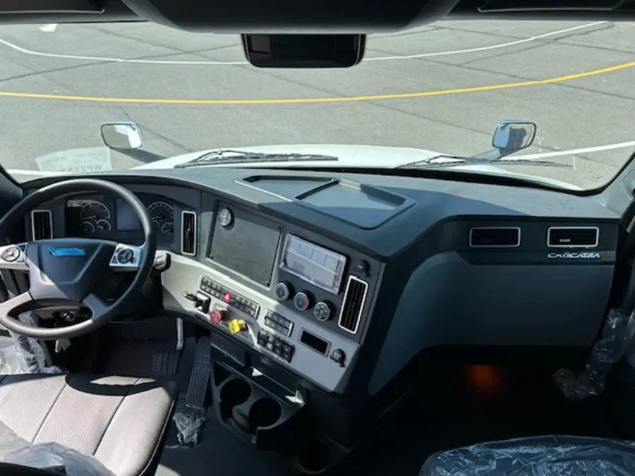 2026 Freightliner Cascadia 126 | Photo 17 of 20