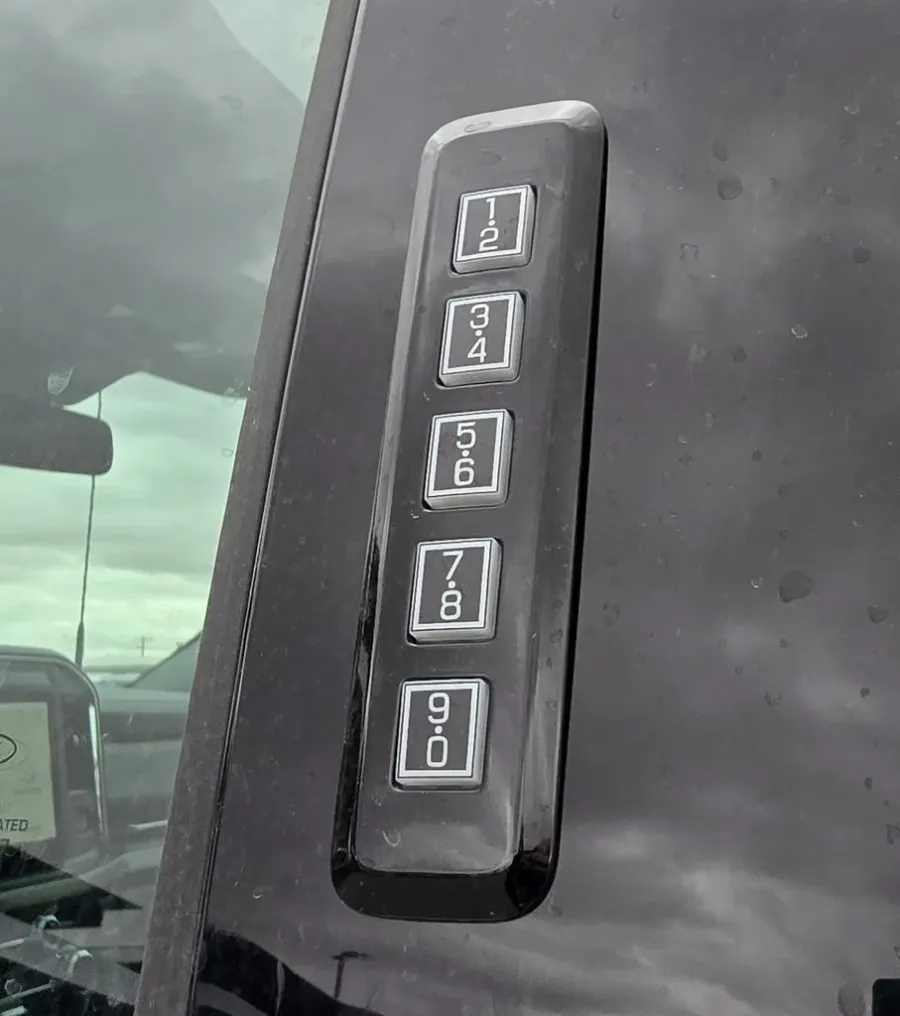 2026 Ford Super Duty F-350 | Photo 11 of 32