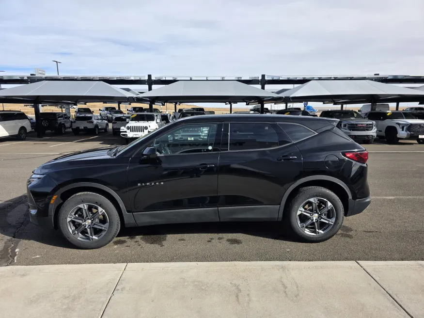 2025 Chevrolet Blazer LT | Photo 3 of 11