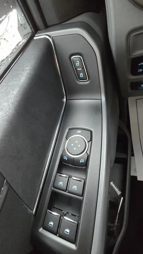 2025 Ford F-150 | Photo 12 of 29