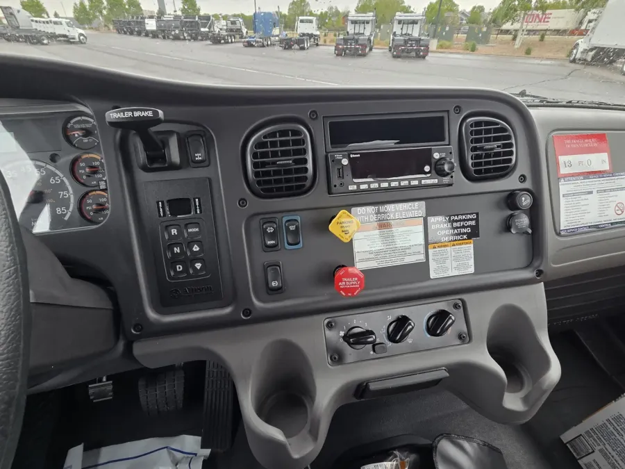 2022 Freightliner M2 106 | Photo 34 of 36