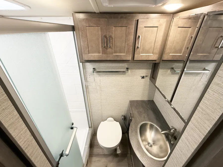 2022 Winnebago Forza 34T | Photo 11 of 17