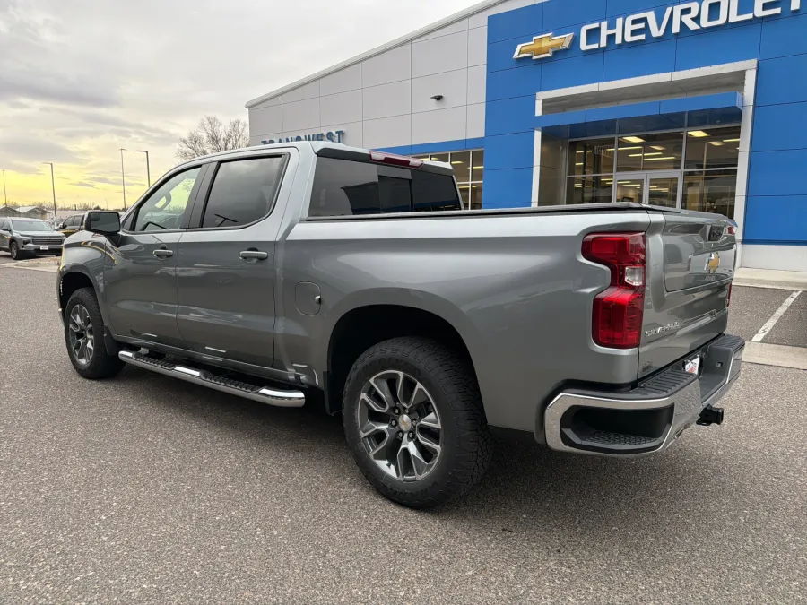 2026 Chevrolet Silverado 1500 LT | Photo 2 of 19