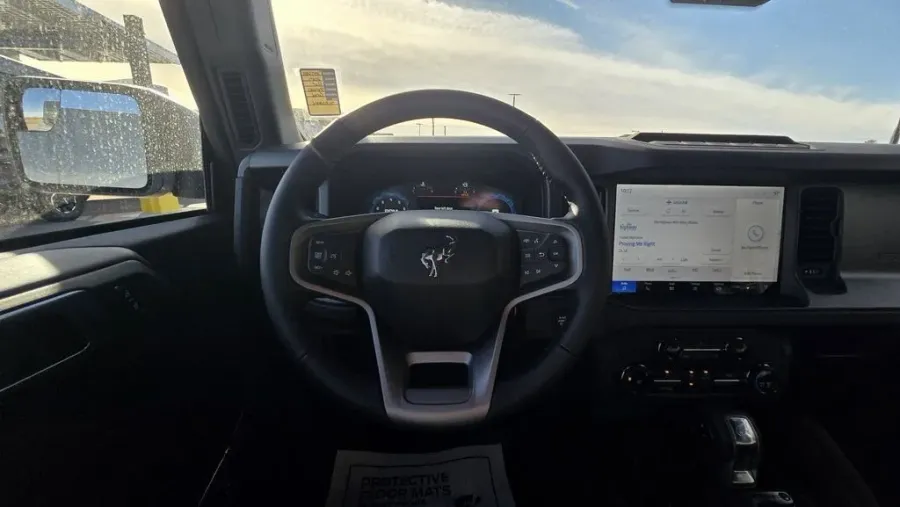 2025 Ford Bronco | Photo 13 of 25