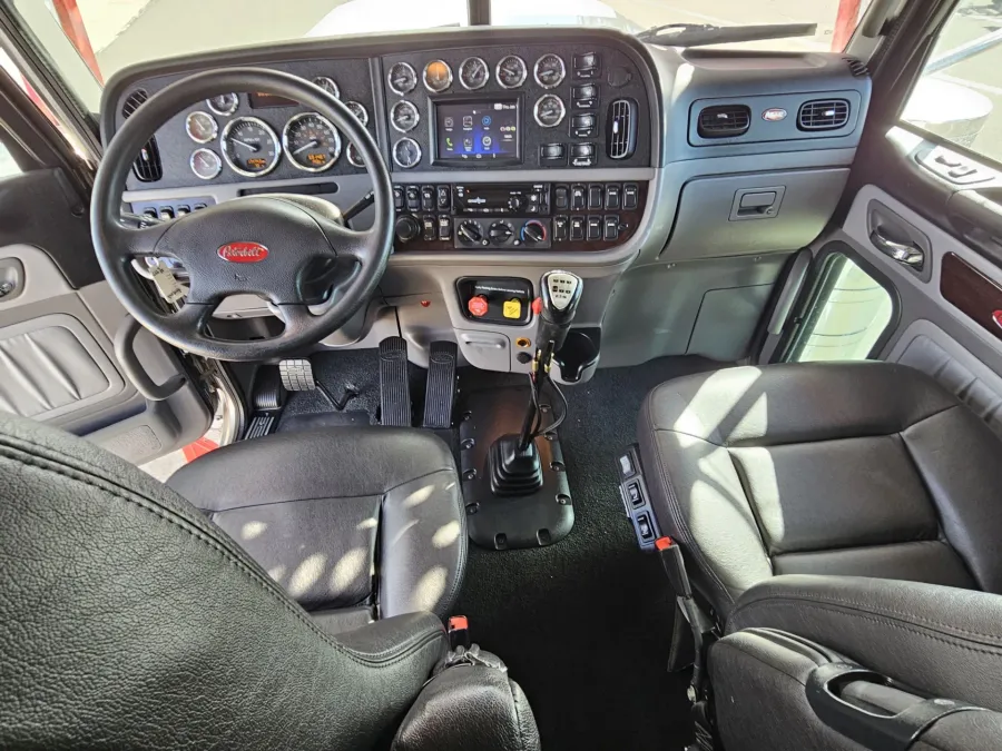 2020 Peterbilt 389 | Photo 28 of 30