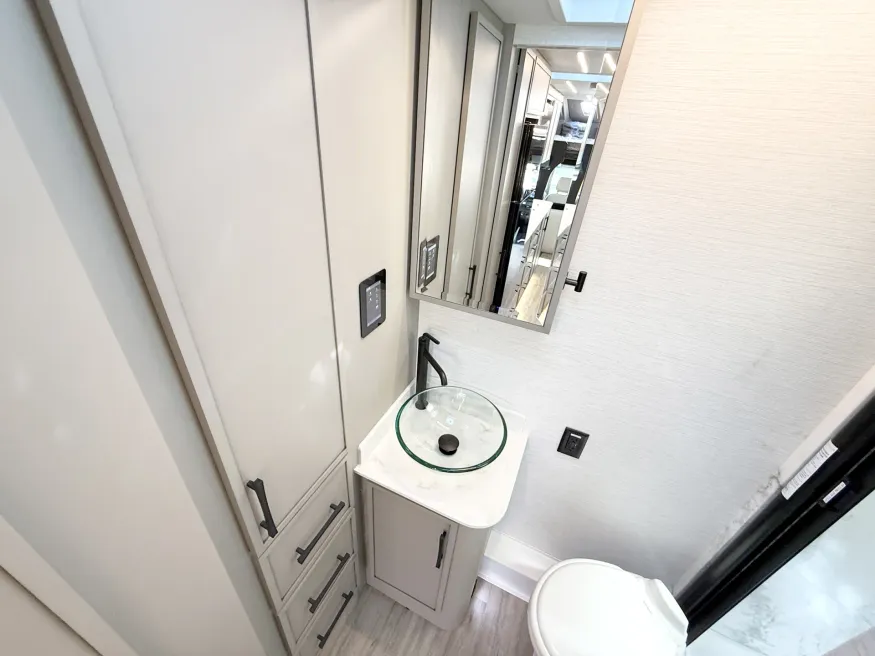 2026 Newmar Freedom Aire 2515 | Photo 16 of 23