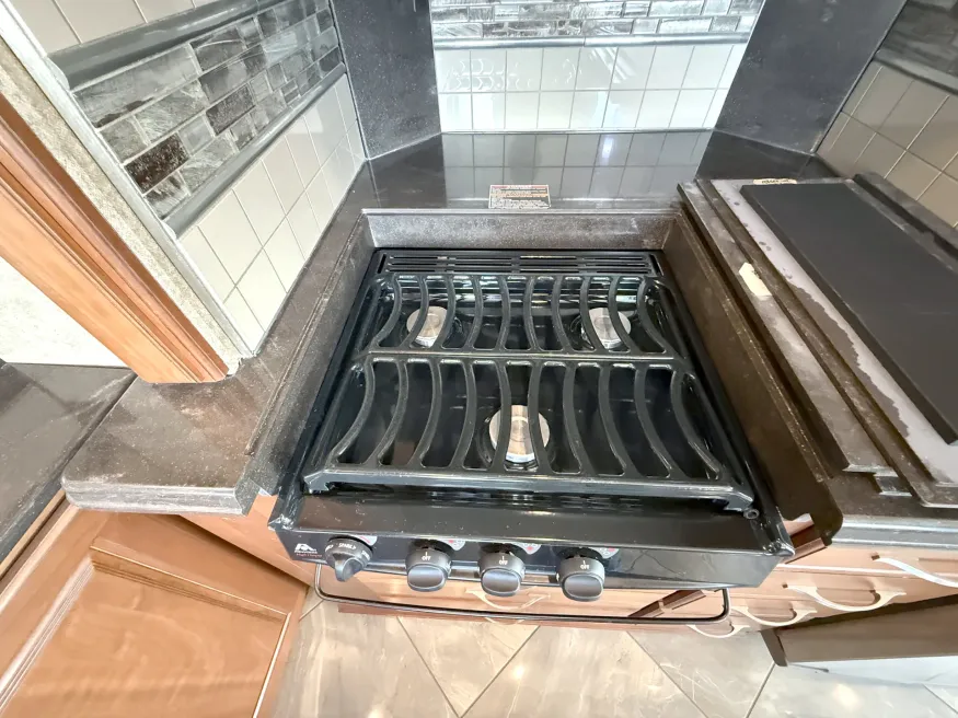 2016 Winnebago Journey 38P | Photo 9 of 30