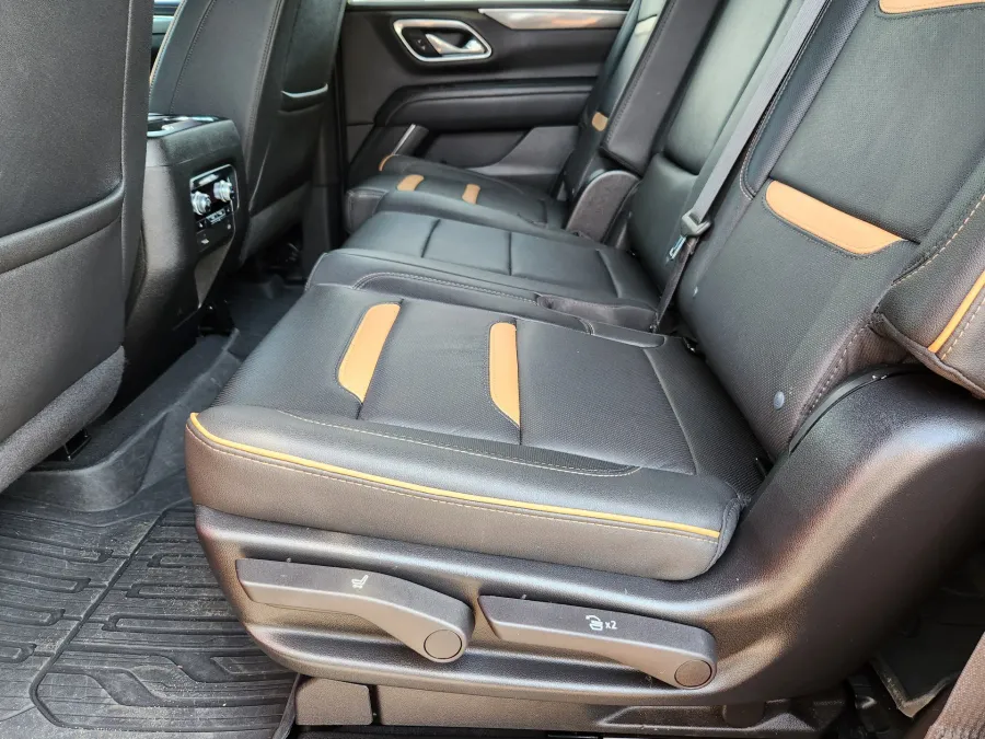 2024 GMC Yukon AT4 | Photo 10 of 32