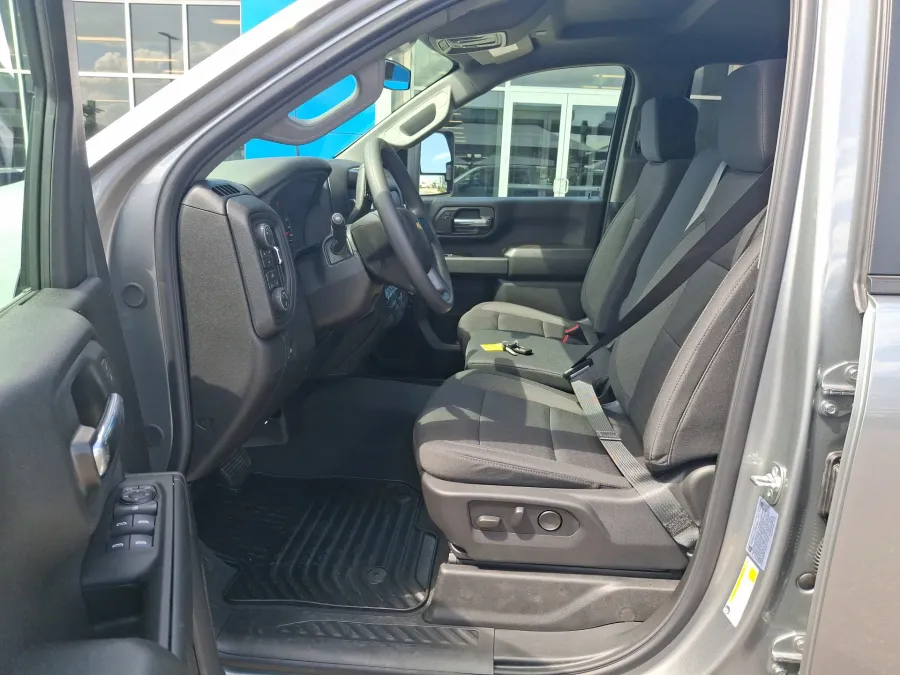 2026 Chevrolet Silverado 2500HD Custom | Photo 11 of 17