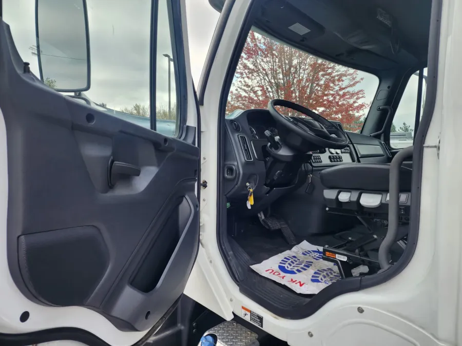 2026 Freightliner 114SD | Photo 10 of 15