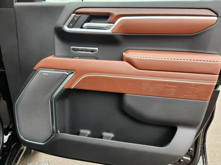 2025 GMC Sierra 1500 Denali Ultimate | Photo 16 of 29