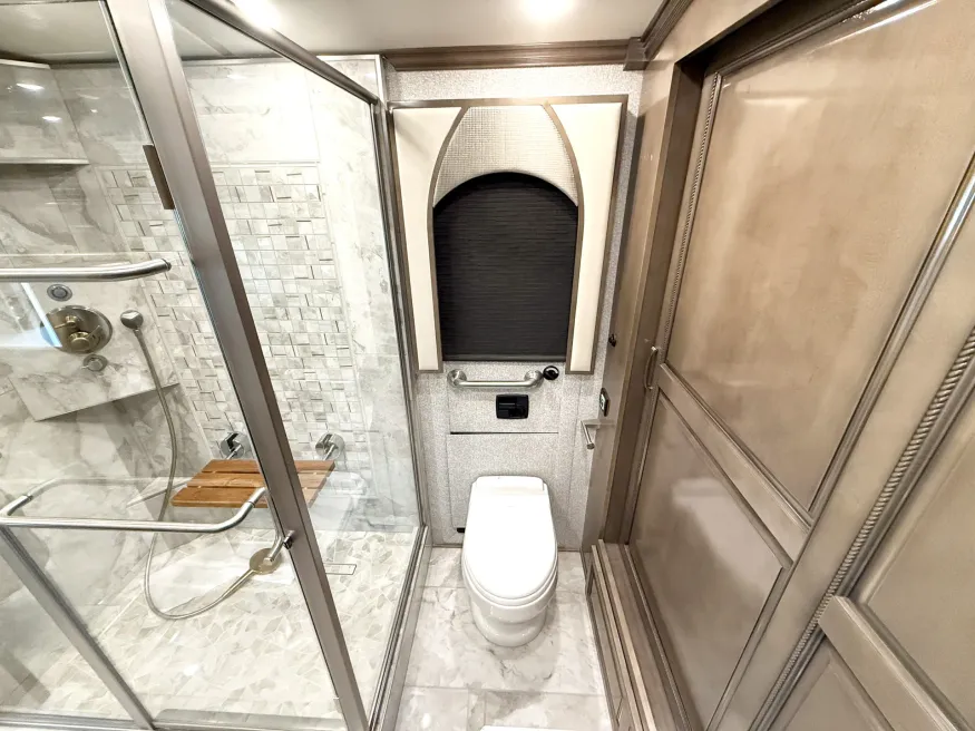 2023 Newmar Essex 4551 | Photo 18 of 34