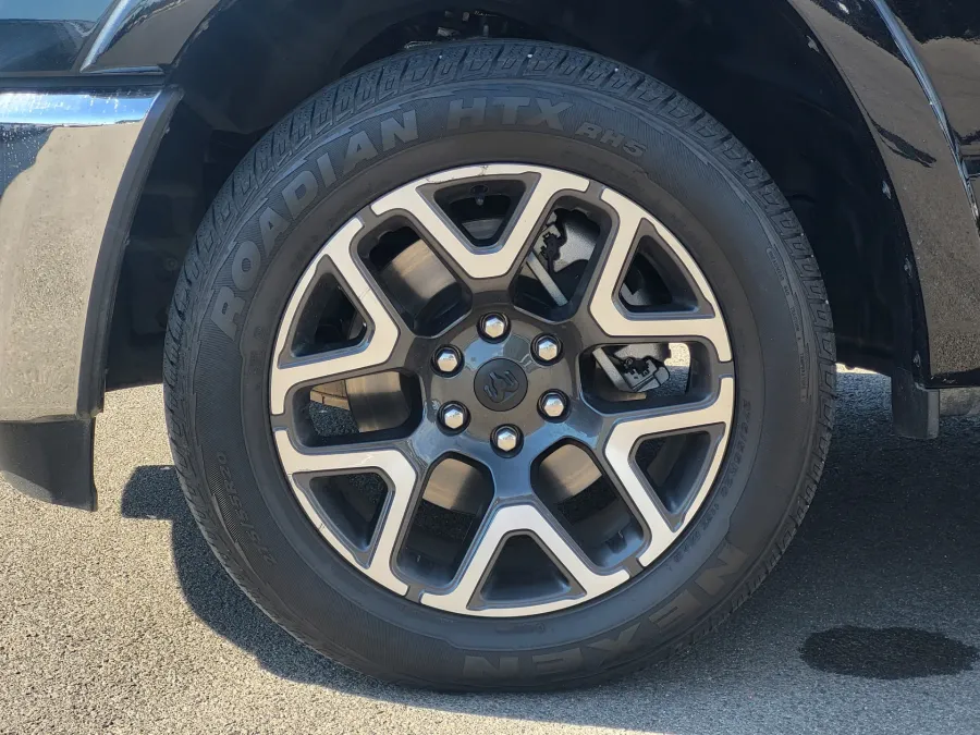 2025 RAM 1500 Laramie | Photo 9 of 24
