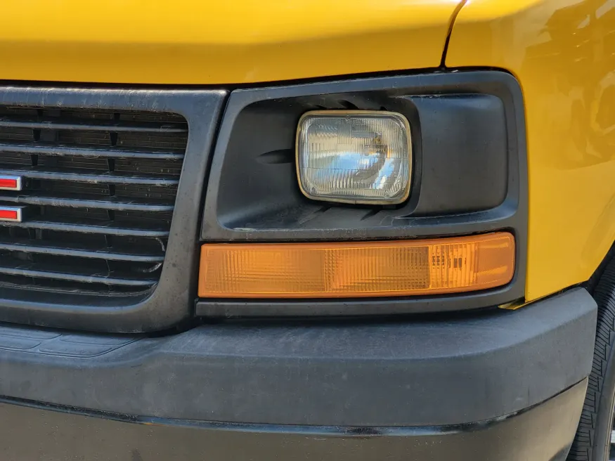 2017 GMC Savana Commercial Cutaway CUTWAY | Photo 7 of 20