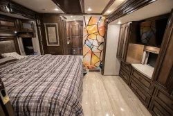 2019 Newmar Dutch Star 4369 | Thumbnail Photo 25 of 31